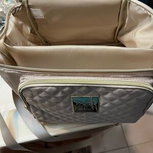 Paris Hilton Quilted cosmetics bagin Light beige